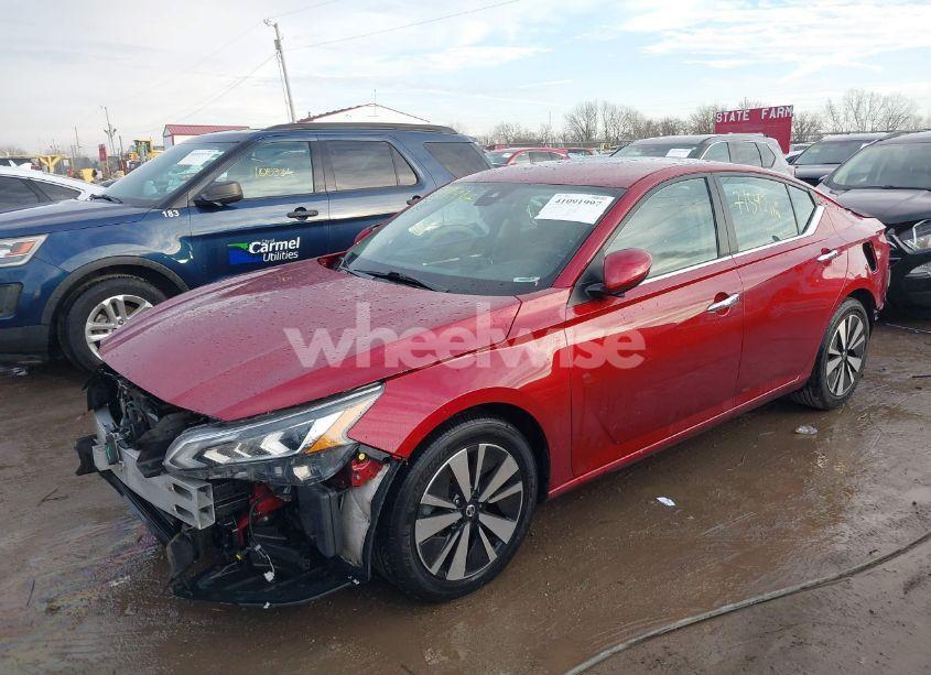 Photo 2 of 2021 Nissan Altima SV FWD (VIN 1N4BL4DV5MN377502)