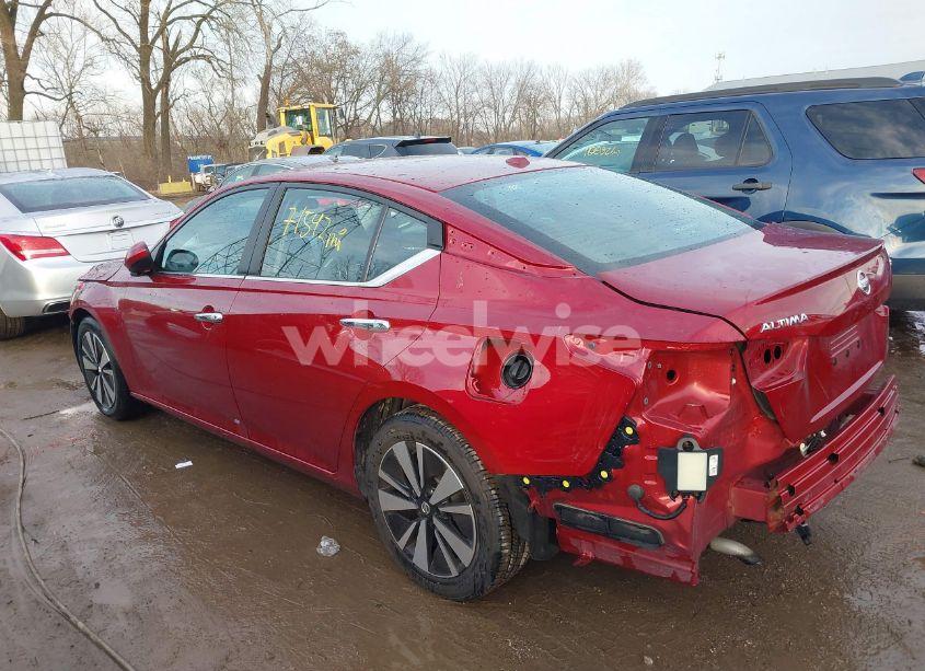 Photo 3 of 2021 Nissan Altima SV FWD (VIN 1N4BL4DV5MN377502)