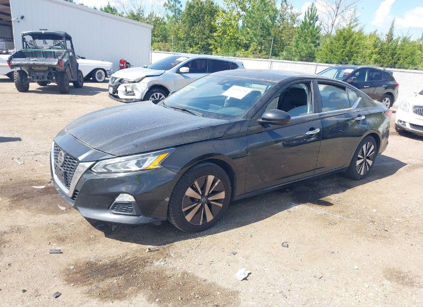 Photo 2 of 2021 Nissan Altima SV FWD (VIN 1N4BL4DV5MN386958)