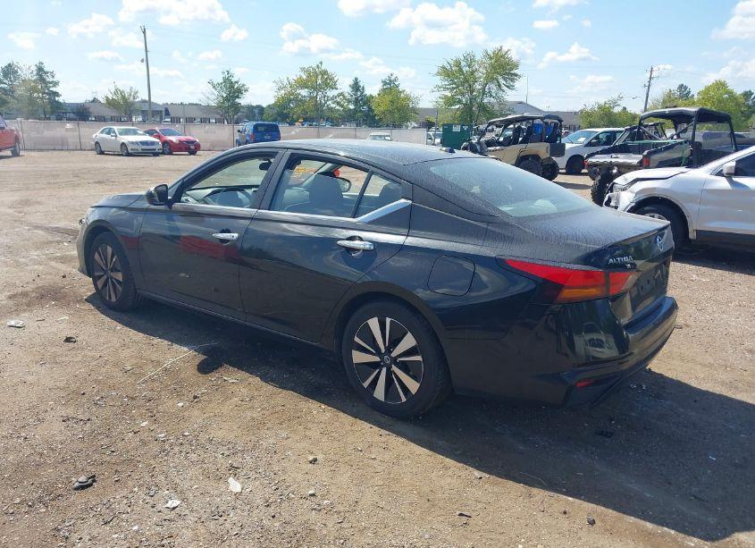 Photo 3 of 2021 Nissan Altima SV FWD (VIN 1N4BL4DV5MN386958)