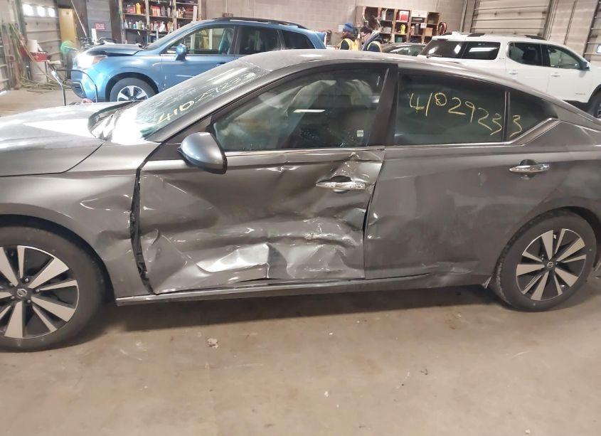 Photo 6 of 2021 Nissan Altima SV FWD (VIN 1N4BL4DV5MN404343)