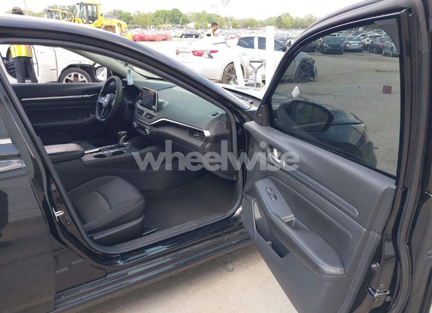 Photo 5 of 2022 Nissan Altima SV FWD (VIN 1N4BL4DV5NN326437)