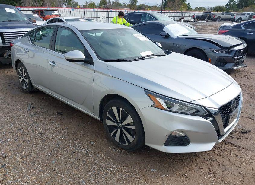 2022 Nissan Altima SV FWD (VIN 1N4BL4DV5NN330066) main photo