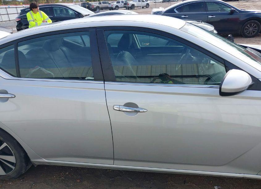 Photo 13 of 2022 Nissan Altima SV FWD (VIN 1N4BL4DV5NN330066)