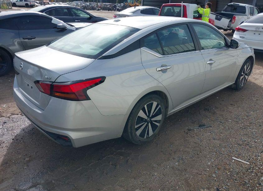 Photo 4 of 2022 Nissan Altima SV FWD (VIN 1N4BL4DV5NN330066)