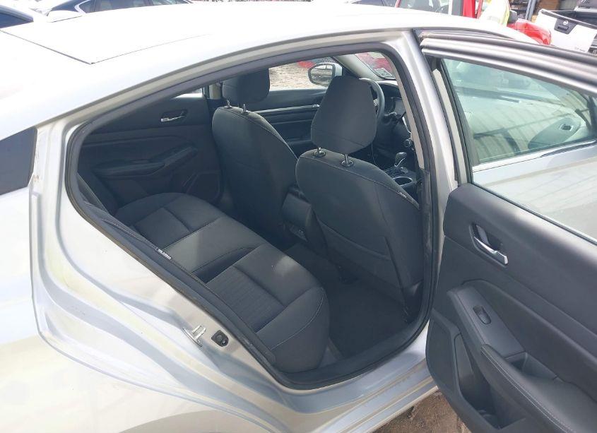 Photo 8 of 2022 Nissan Altima SV FWD (VIN 1N4BL4DV5NN330066)