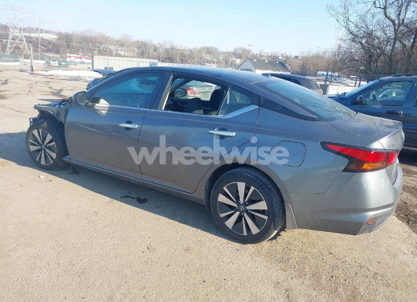 Photo 3 of 2022 Nissan Altima SV FWD (VIN 1N4BL4DV5NN373032)