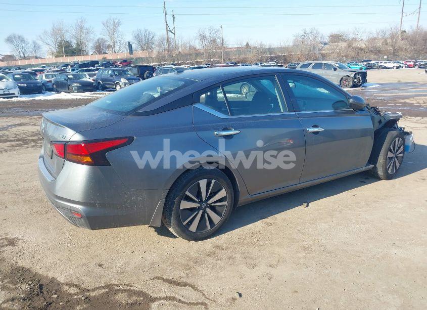 Photo 4 of 2022 Nissan Altima SV FWD (VIN 1N4BL4DV5NN373032)