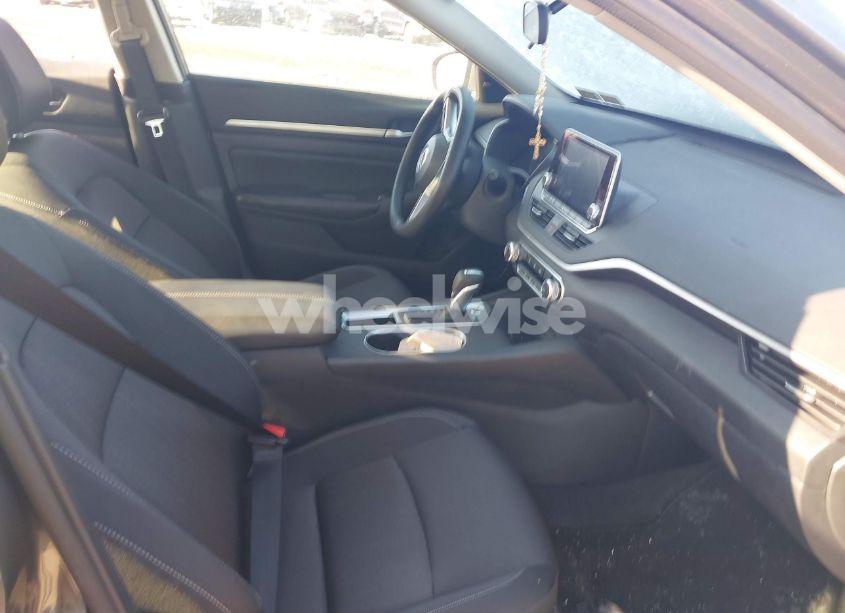 Photo 5 of 2022 Nissan Altima SV FWD (VIN 1N4BL4DV5NN373032)