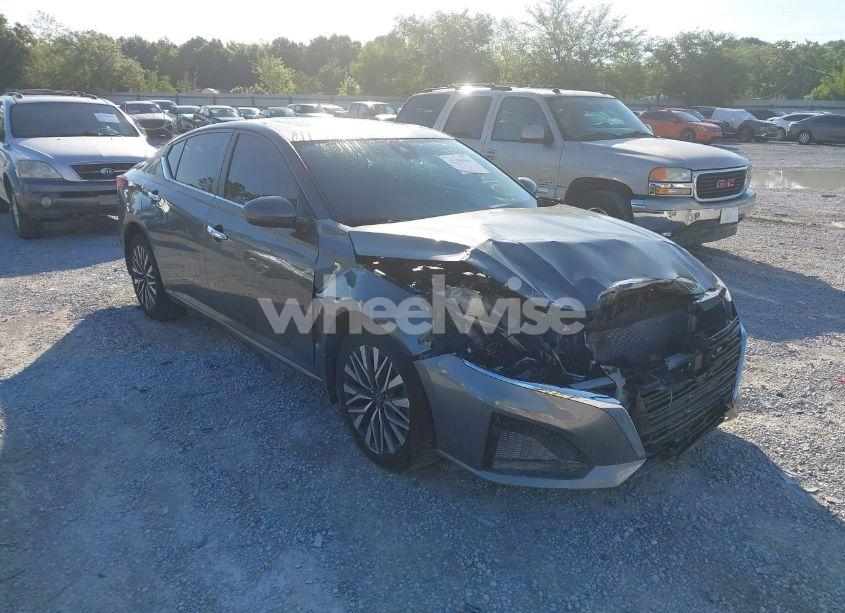 2023 Nissan Altima SV FWD (VIN 1N4BL4DV5PN310998) main photo