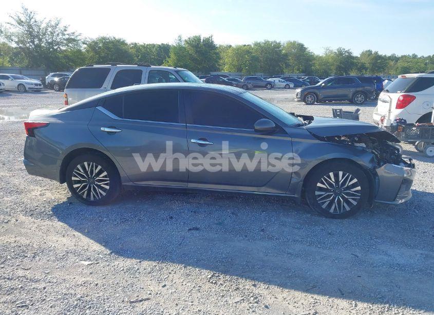 Photo 13 of 2023 Nissan Altima SV FWD (VIN 1N4BL4DV5PN310998)