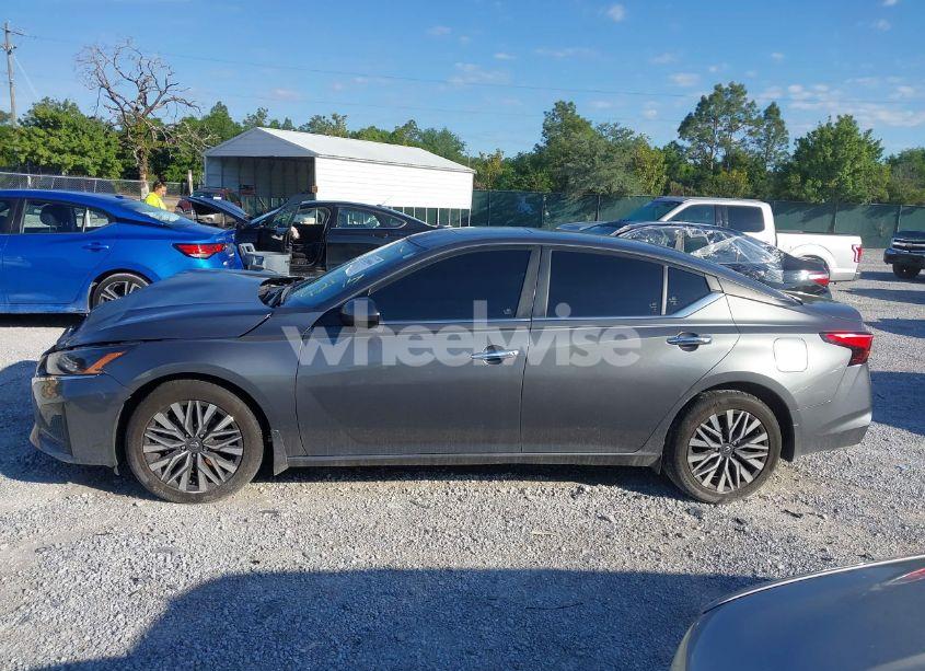 Photo 14 of 2023 Nissan Altima SV FWD (VIN 1N4BL4DV5PN310998)