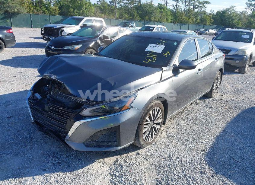 Photo 2 of 2023 Nissan Altima SV FWD (VIN 1N4BL4DV5PN310998)