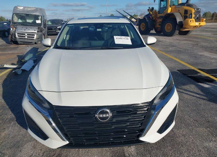 Photo 13 of 2023 Nissan Altima SV FWD (VIN 1N4BL4DV5PN360333)