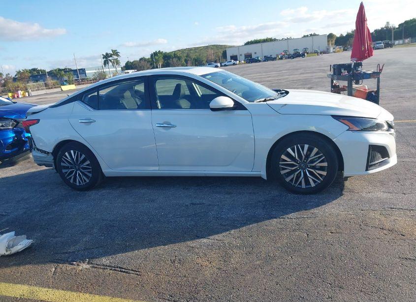 Photo 14 of 2023 Nissan Altima SV FWD (VIN 1N4BL4DV5PN360333)