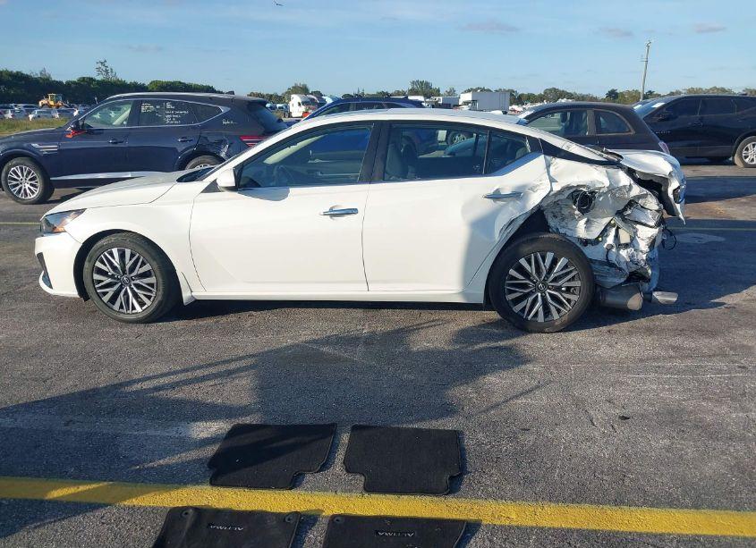 Photo 15 of 2023 Nissan Altima SV FWD (VIN 1N4BL4DV5PN360333)