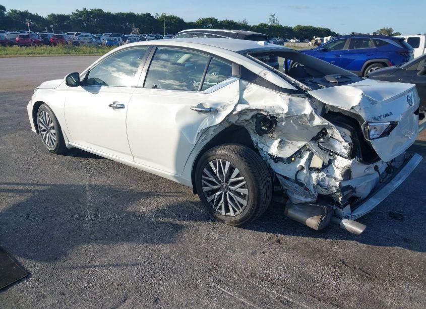 Photo 3 of 2023 Nissan Altima SV FWD (VIN 1N4BL4DV5PN360333)