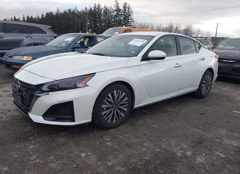 Photo 2 of 2023 Nissan Altima SV FWD (VIN 1N4BL4DV5PN367668)