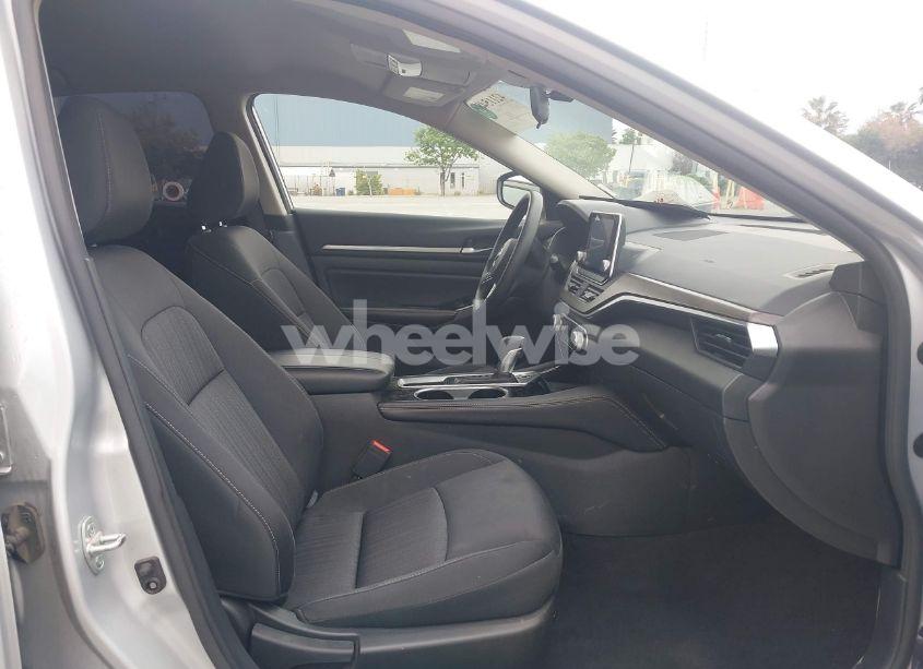 Photo 5 of 2023 Nissan Altima SV FWD (VIN 1N4BL4DV5PN372417)