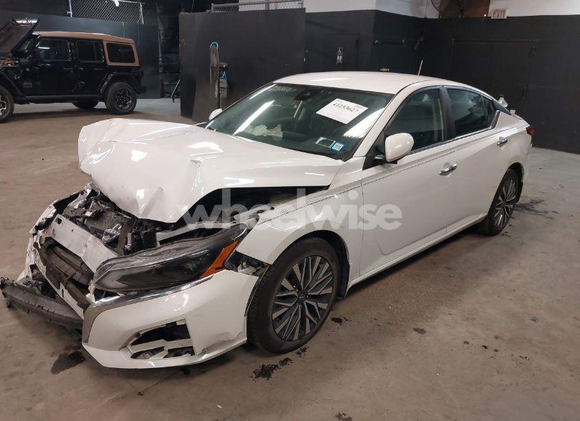 Photo 2 of 2023 Nissan Altima SV FWD (VIN 1N4BL4DV5PN426380)