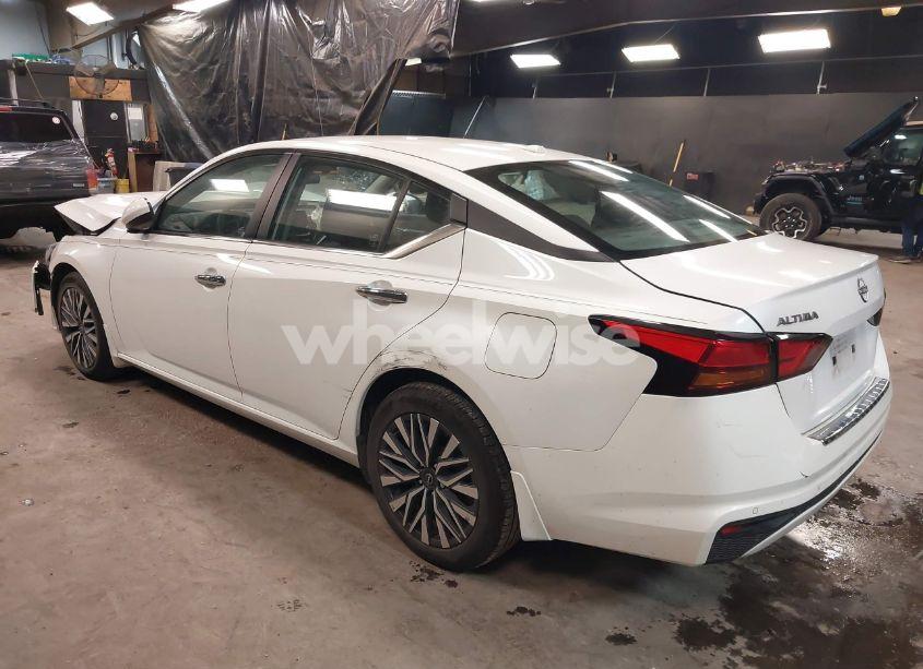 Photo 3 of 2023 Nissan Altima SV FWD (VIN 1N4BL4DV5PN426380)