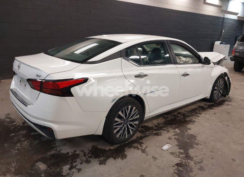 Photo 4 of 2023 Nissan Altima SV FWD (VIN 1N4BL4DV5PN426380)