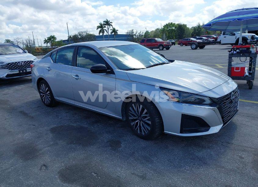 2024 Nissan Altima SV FWD (VIN 1N4BL4DV5RN303875) main photo