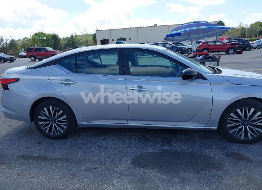 Photo 13 of 2024 Nissan Altima SV FWD (VIN 1N4BL4DV5RN303875)