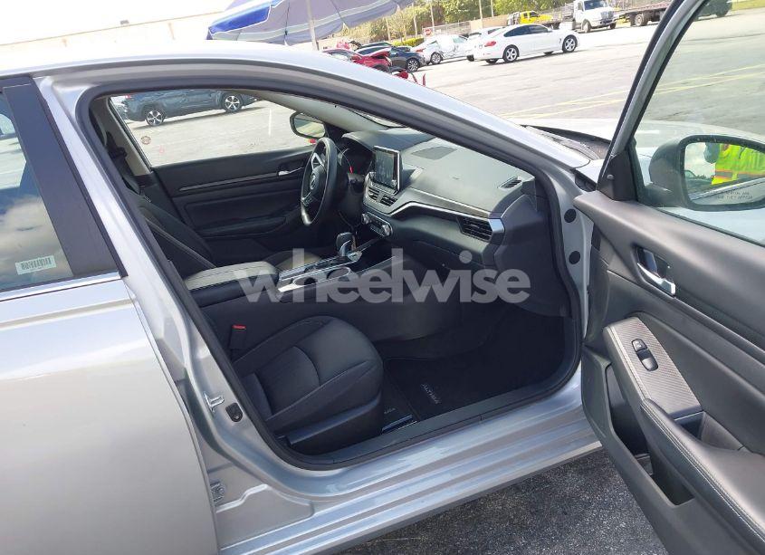 Photo 5 of 2024 Nissan Altima SV FWD (VIN 1N4BL4DV5RN303875)