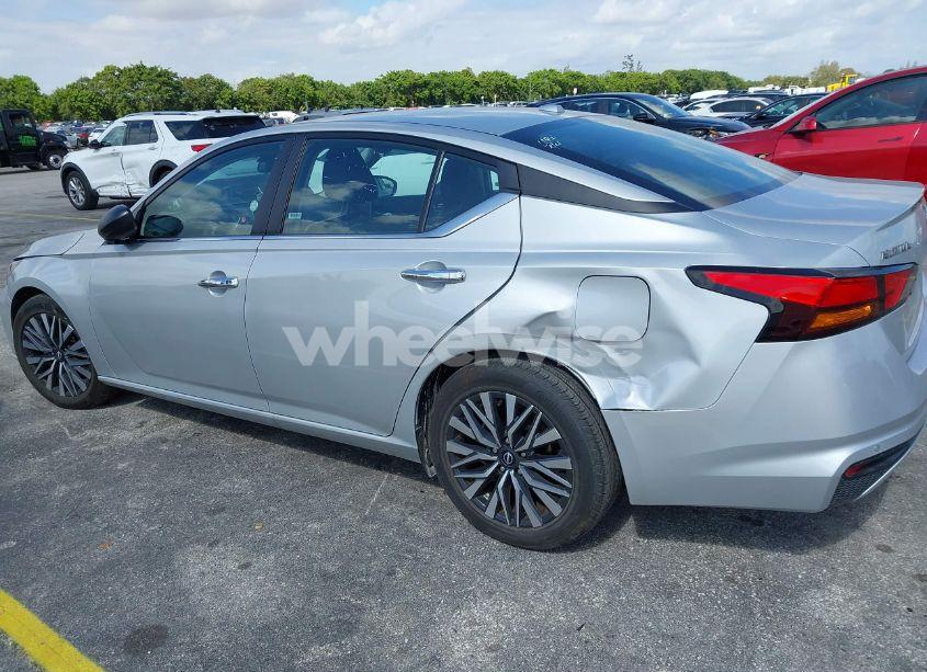 Photo 6 of 2024 Nissan Altima SV FWD (VIN 1N4BL4DV5RN303875)