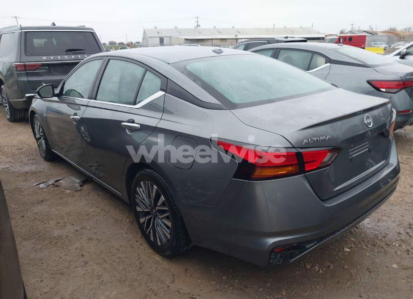 Photo 3 of 2024 Nissan Altima SV FWD (VIN 1N4BL4DV5RN320532)