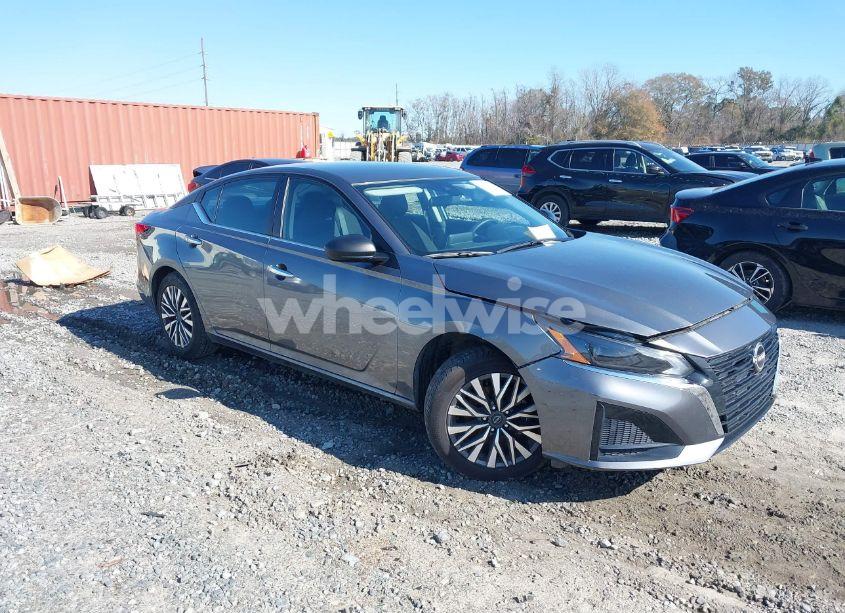 2024 Nissan Altima SV FWD (VIN 1N4BL4DV5RN322880) main photo