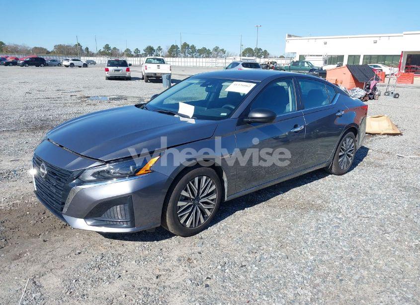 Photo 2 of 2024 Nissan Altima SV FWD (VIN 1N4BL4DV5RN322880)