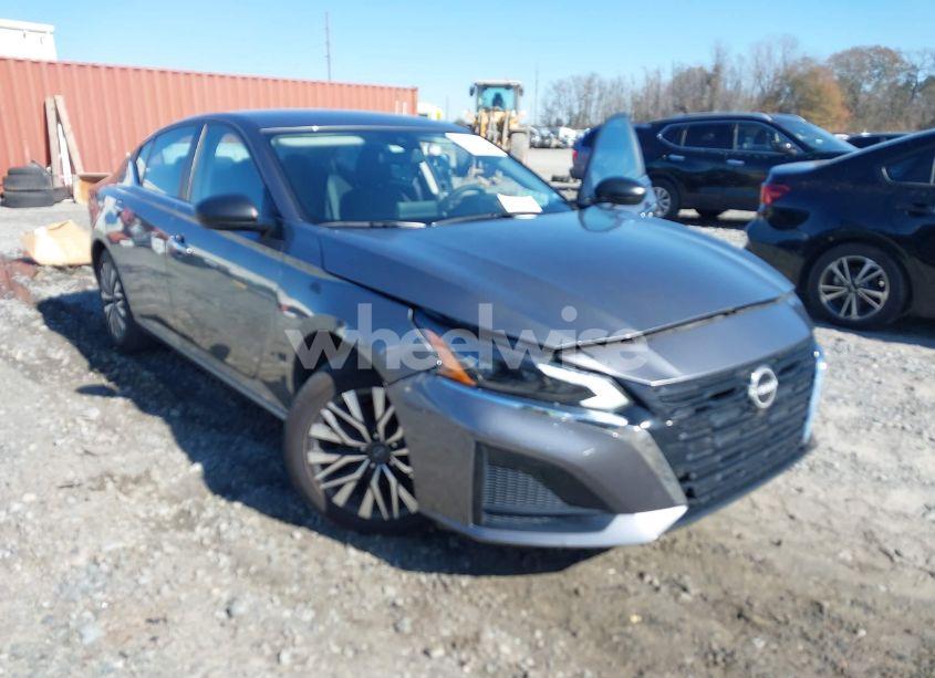 Photo 6 of 2024 Nissan Altima SV FWD (VIN 1N4BL4DV5RN322880)