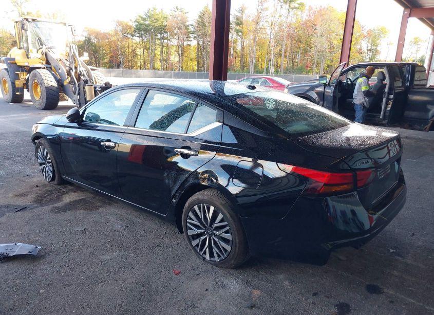 Photo 3 of 2024 Nissan Altima SV FWD (VIN 1N4BL4DV5RN323804)