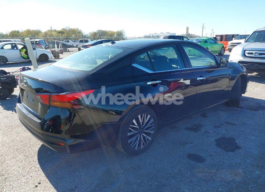 Photo 4 of 2024 Nissan Altima SV FWD (VIN 1N4BL4DV5RN330221)