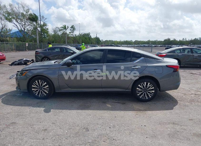 Photo 14 of 2024 Nissan Altima SV FWD (VIN 1N4BL4DV5RN400297)