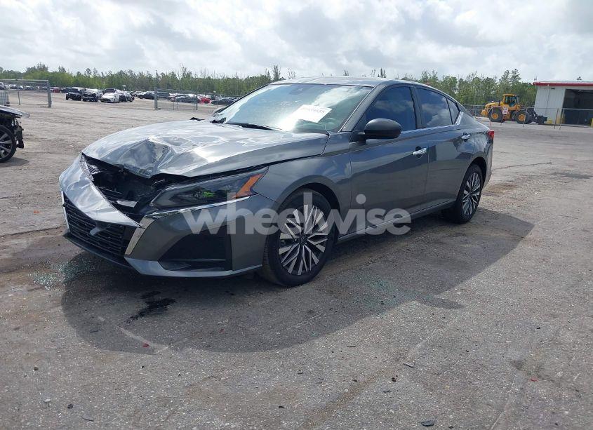 Photo 2 of 2024 Nissan Altima SV FWD (VIN 1N4BL4DV5RN400297)