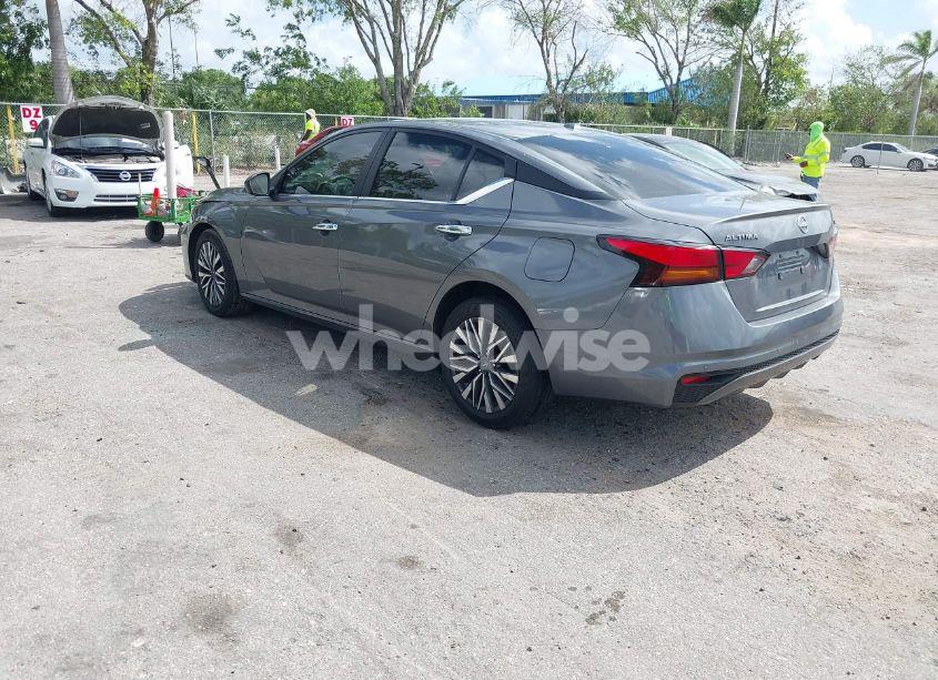 Photo 3 of 2024 Nissan Altima SV FWD (VIN 1N4BL4DV5RN400297)