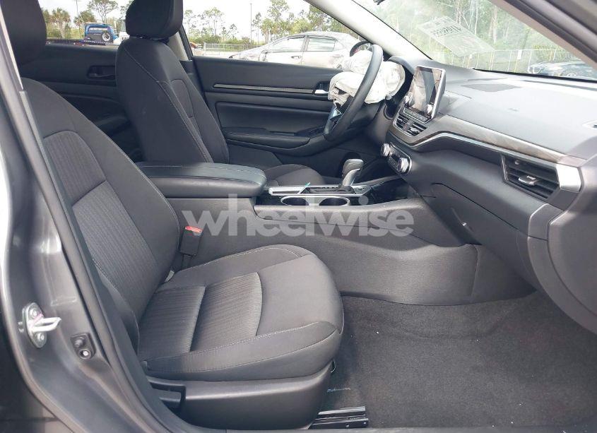 Photo 5 of 2024 Nissan Altima SV FWD (VIN 1N4BL4DV5RN400297)