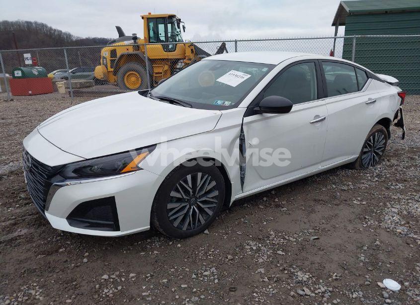 Photo 2 of 2024 Nissan Altima SV FWD (VIN 1N4BL4DV5RN403359)