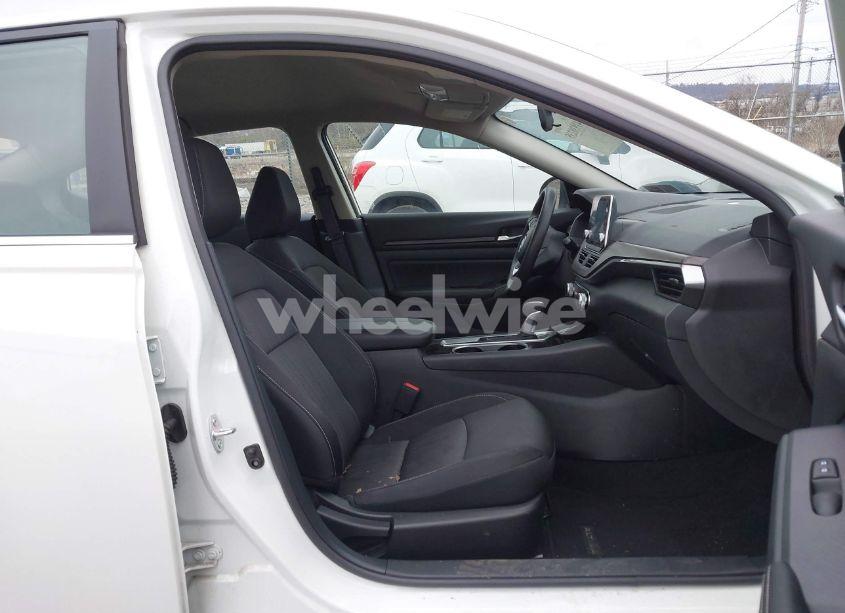 Photo 5 of 2024 Nissan Altima SV FWD (VIN 1N4BL4DV5RN403359)