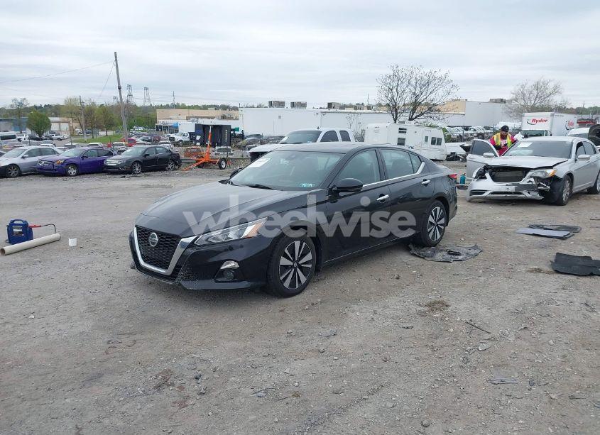 Photo 2 of 2019 Nissan Altima 2.5 SV (VIN 1N4BL4DV6KC143538)