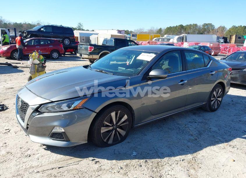 Photo 2 of 2021 Nissan Altima SV FWD (VIN 1N4BL4DV6MN324341)