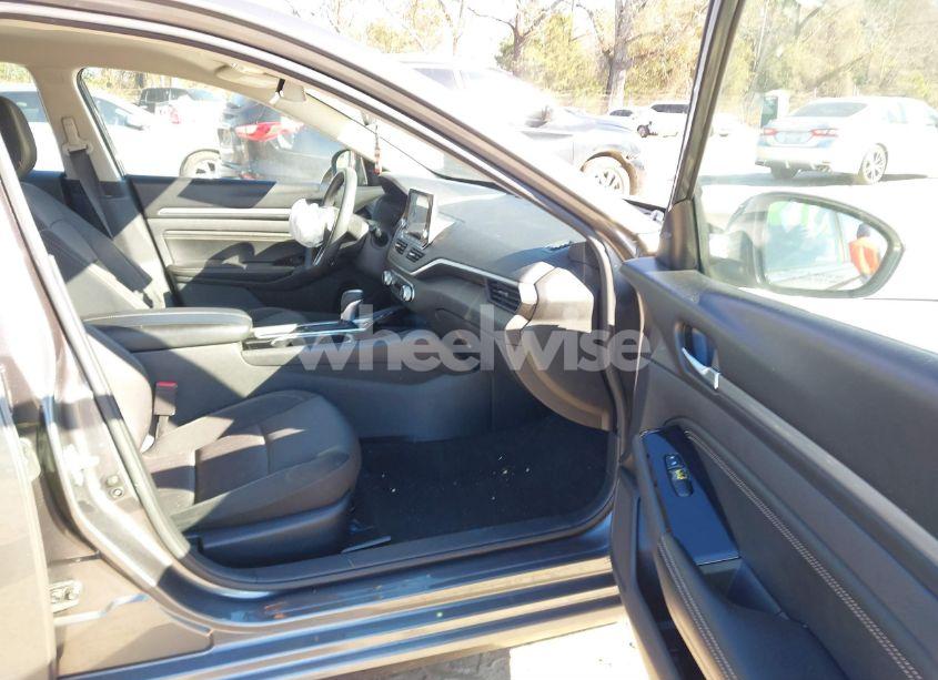 Photo 5 of 2021 Nissan Altima SV FWD (VIN 1N4BL4DV6MN324341)