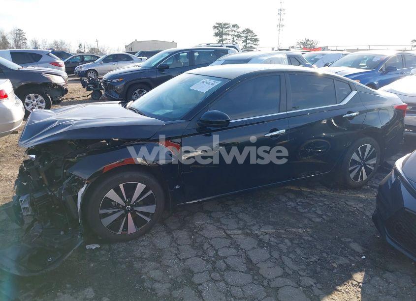 Photo 14 of 2021 Nissan Altima SV FWD (VIN 1N4BL4DV6MN331807)
