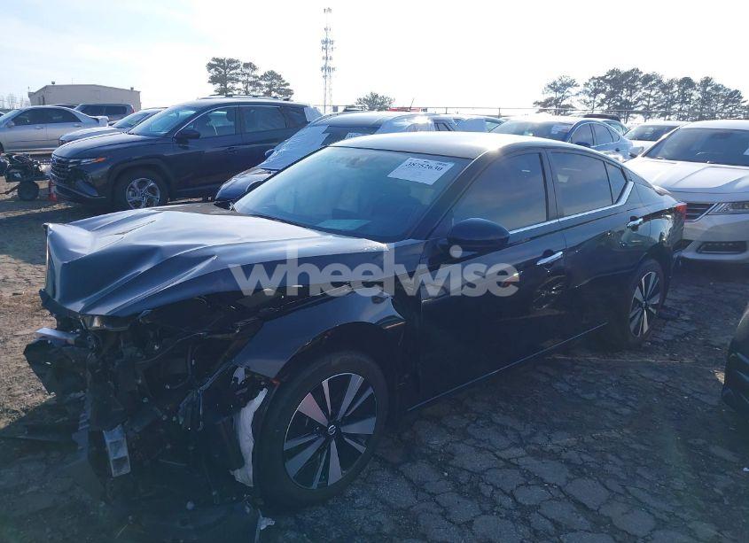 Photo 2 of 2021 Nissan Altima SV FWD (VIN 1N4BL4DV6MN331807)