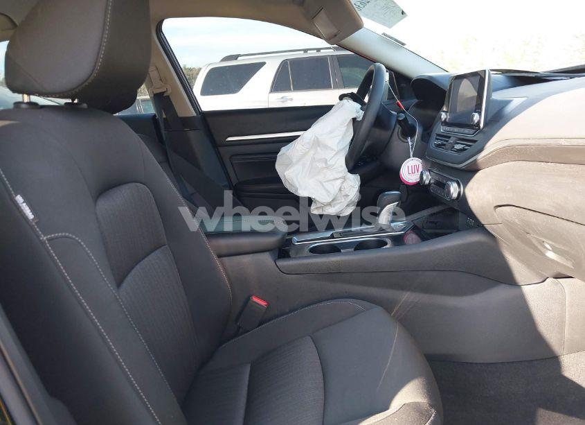 Photo 5 of 2021 Nissan Altima SV FWD (VIN 1N4BL4DV6MN331807)