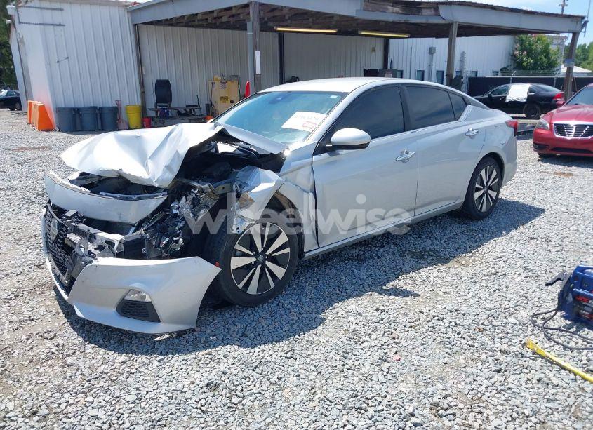 Photo 2 of 2021 Nissan Altima SV FWD (VIN 1N4BL4DV6MN391909)