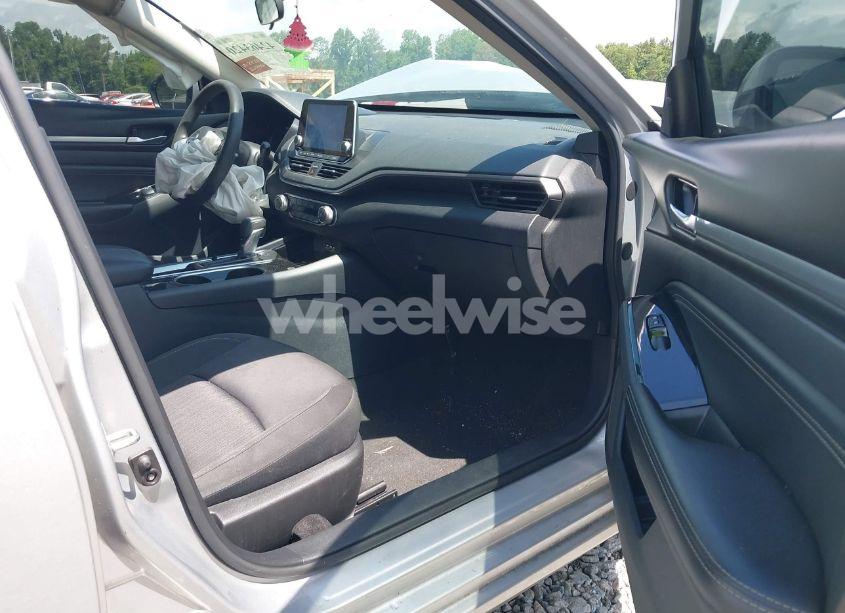 Photo 5 of 2021 Nissan Altima SV FWD (VIN 1N4BL4DV6MN391909)